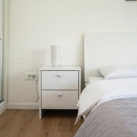 Bright 2Bdr Apartment With Balcony - Free Parking SJJ Eksteriør bilde